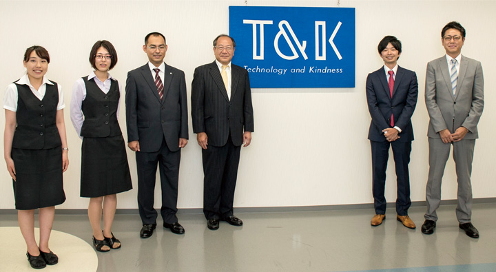 株式会社T&K TOKA様集合写真