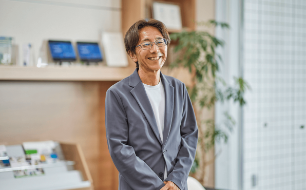 日立システムズ初のAIアンバサダーが語る。生成AIが拓く未来と、日立システムズが“伴走者”として選ばれる理由