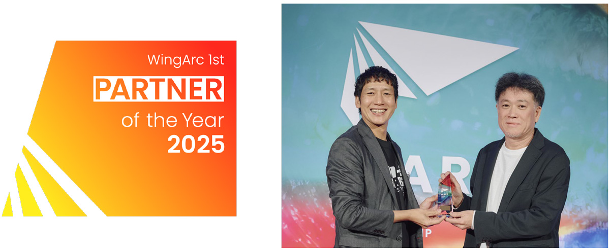 左から、日立システムズが受賞した「WingArc Partner Award 2025」のロゴと、表彰式の写真（ウイングアーク１ｓｔ 森脇 匡紀 執行役員 Chief Sales Officer 営業本部長（左）と日立システムズ 産業・流通事業グループ 産業・流通情報サービス第一事業部 事業部長 田中 啓喜（右））
