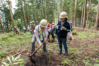 「日立システムズ あんしんの森」で植樹を実施