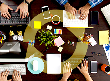 主な機能として「交通費精算」「国内・海外出張精算」「電子帳簿保存法対応」「一般経費精算」「チケット手配」「ワークフロー」「スマートデバイス対応」「銀行振り込み」「連携サービス」があります。