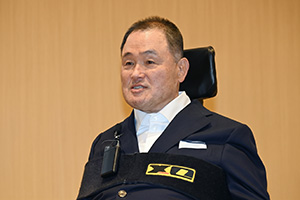 山下 泰裕氏写真