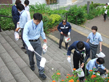地域の清掃活動の様子